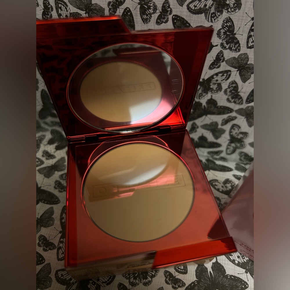 One Size Foundation Powder - Picture 2 of 3